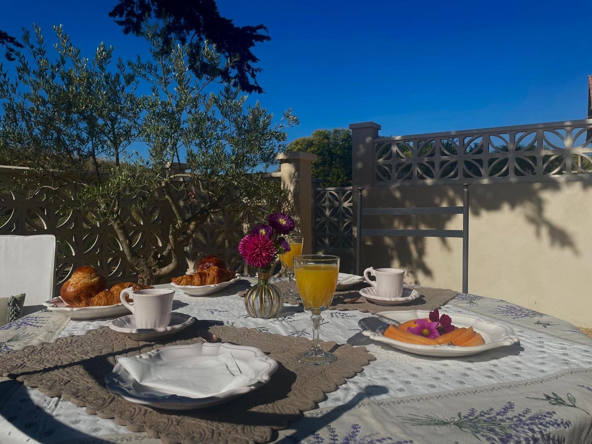 Les Mazets Du Pas Hotell Gréoux-les-Bains Exteriör bild