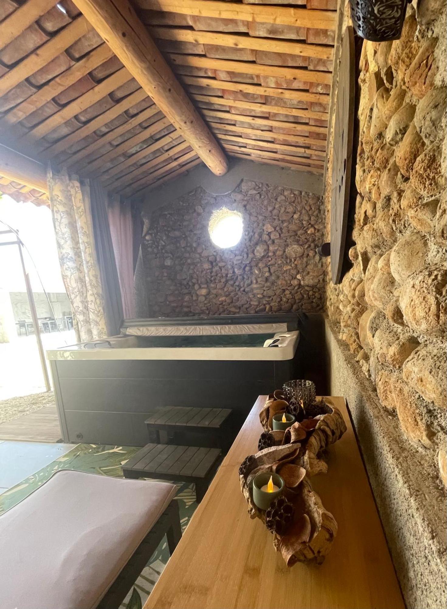 Les Mazets Du Pas Hotell Gréoux-les-Bains Exteriör bild